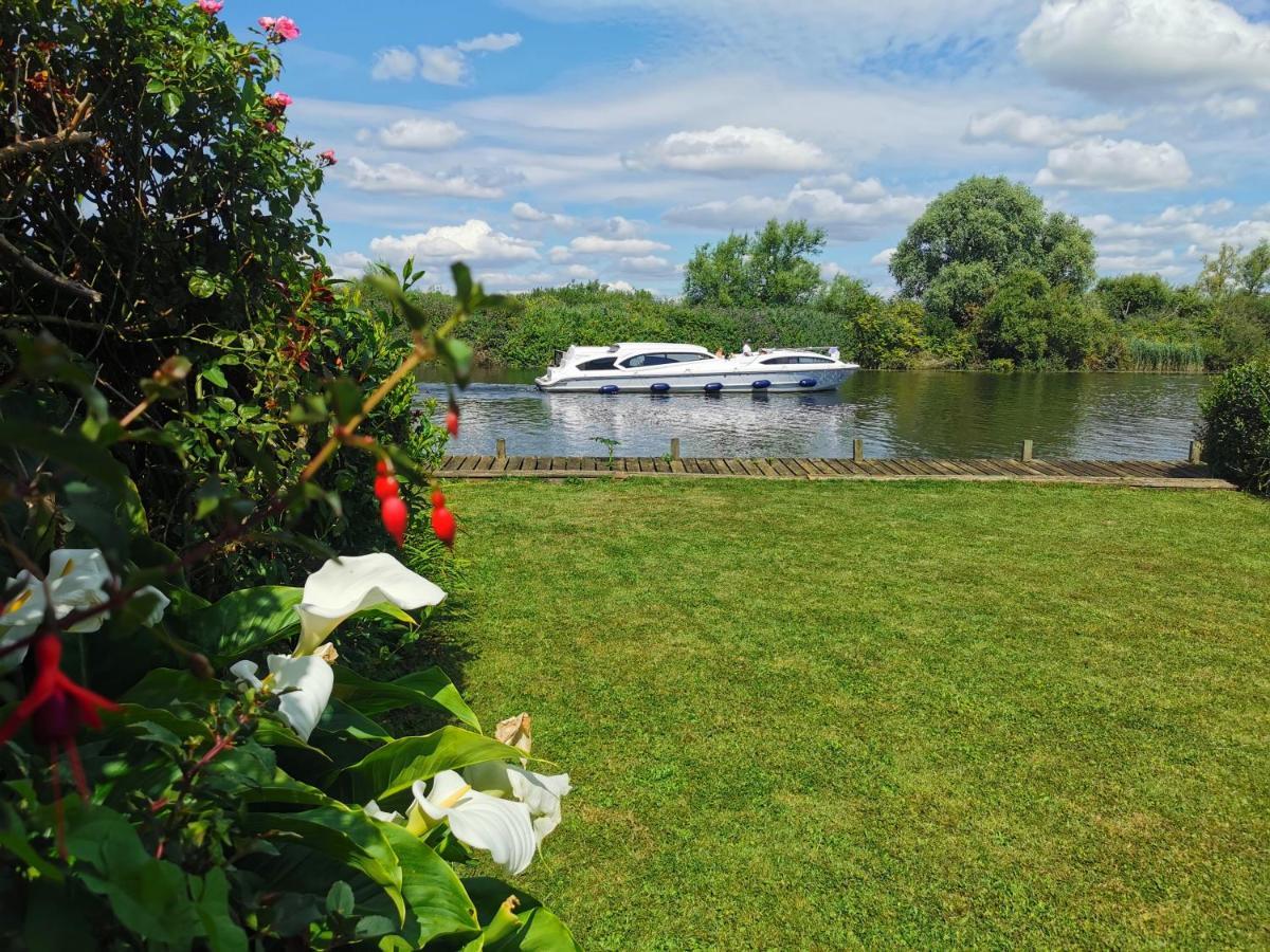 River View - Norfolk Broads Brundall Bagian luar foto
